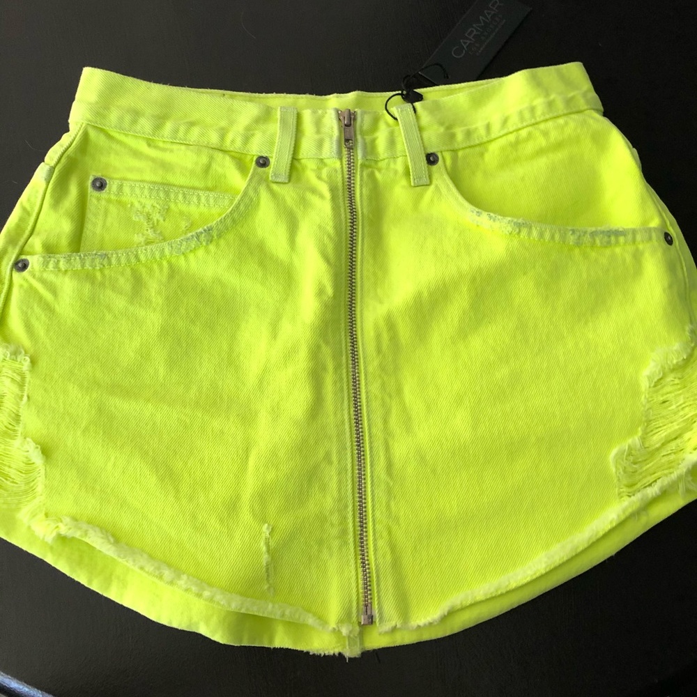 Neon mini skirt!!!